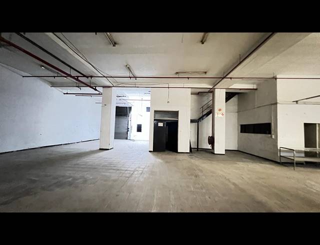 1,000M² WAREHOUSE TO LET IN NEW CENTRE